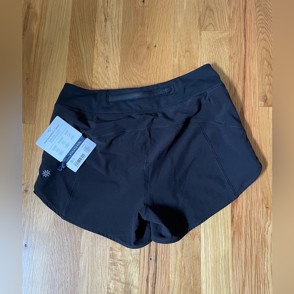 Athleta girls L/12 Run the world short 3”